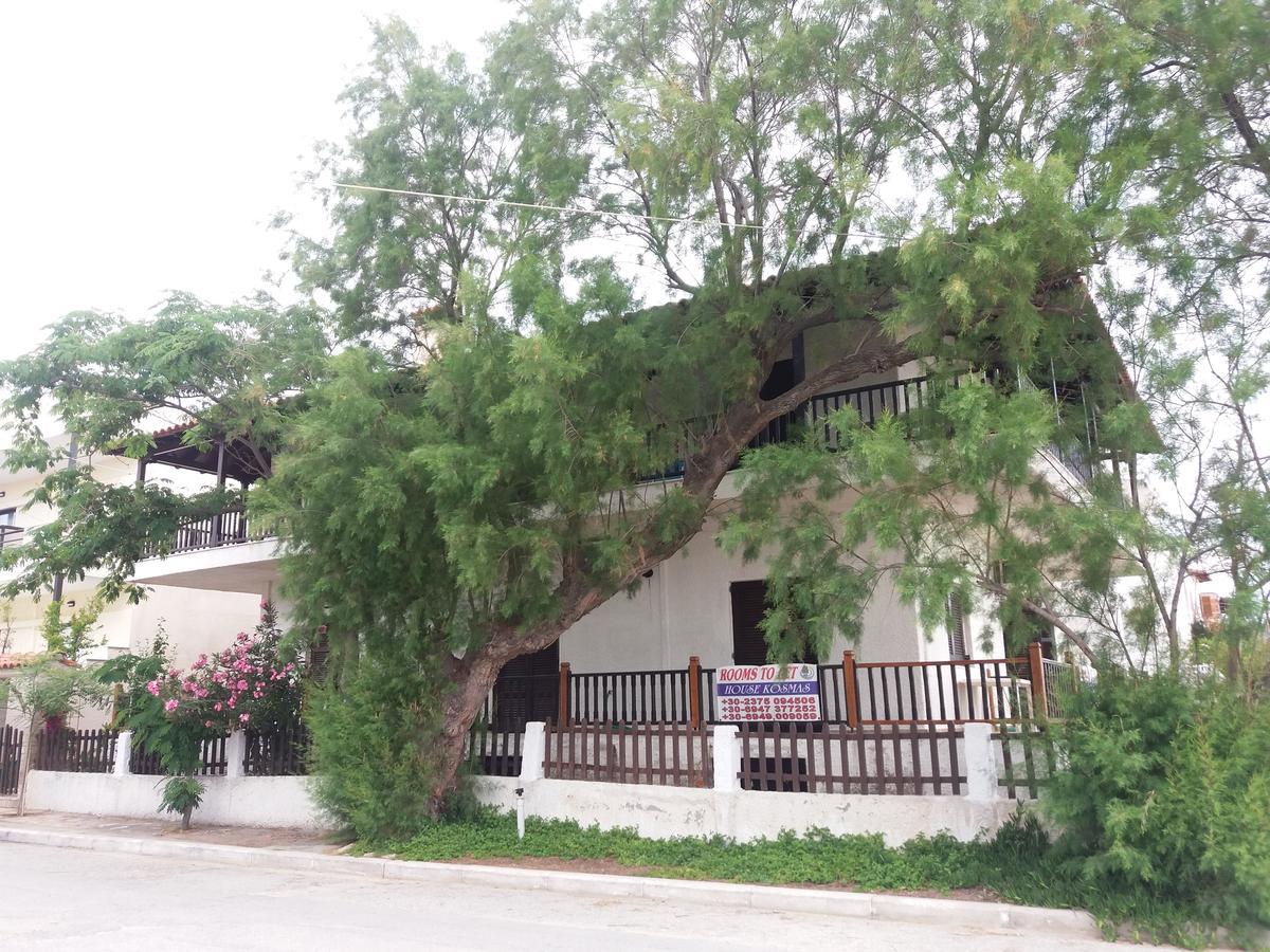 House Kosmas On The Beach Сарти Экстерьер фото